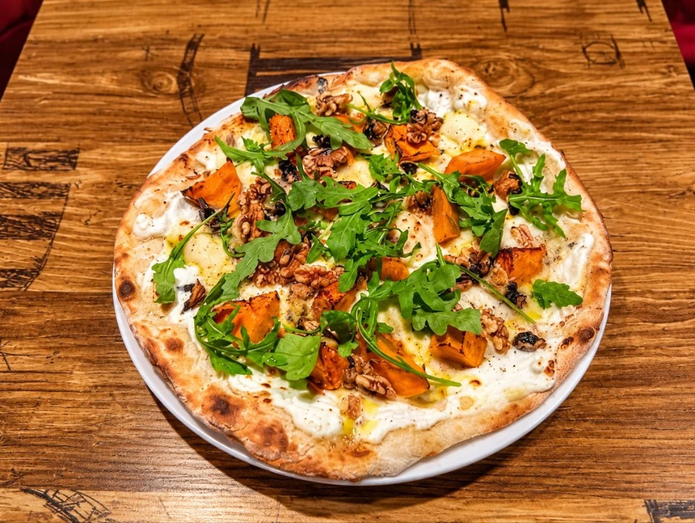 Bosco Dolce au butternut rôti, champignons, noix et roquette
